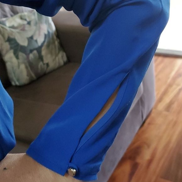 EUC AT Long Sleeve V-Neck w/Cascade Ruffle Detail - Picture 4 of 8